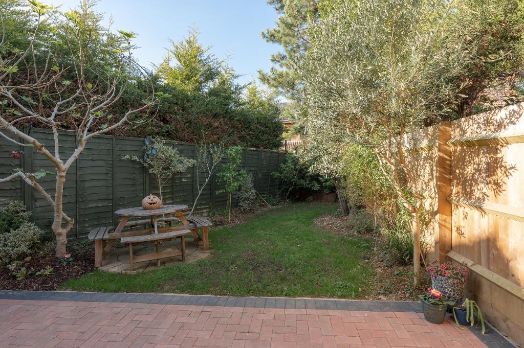 3 Bedroom Semi-Detached for Sale in Milton Keynes, MK4 1LR