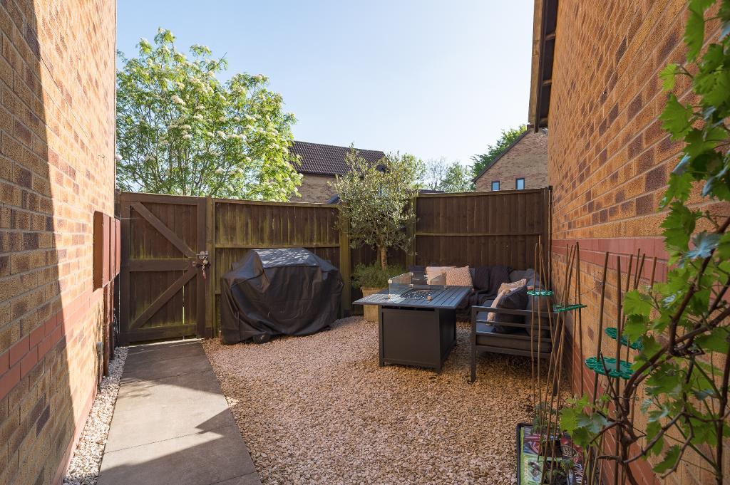 3 Bedroom Semi-Detached for Sale in Milton Keynes, MK4 1LR