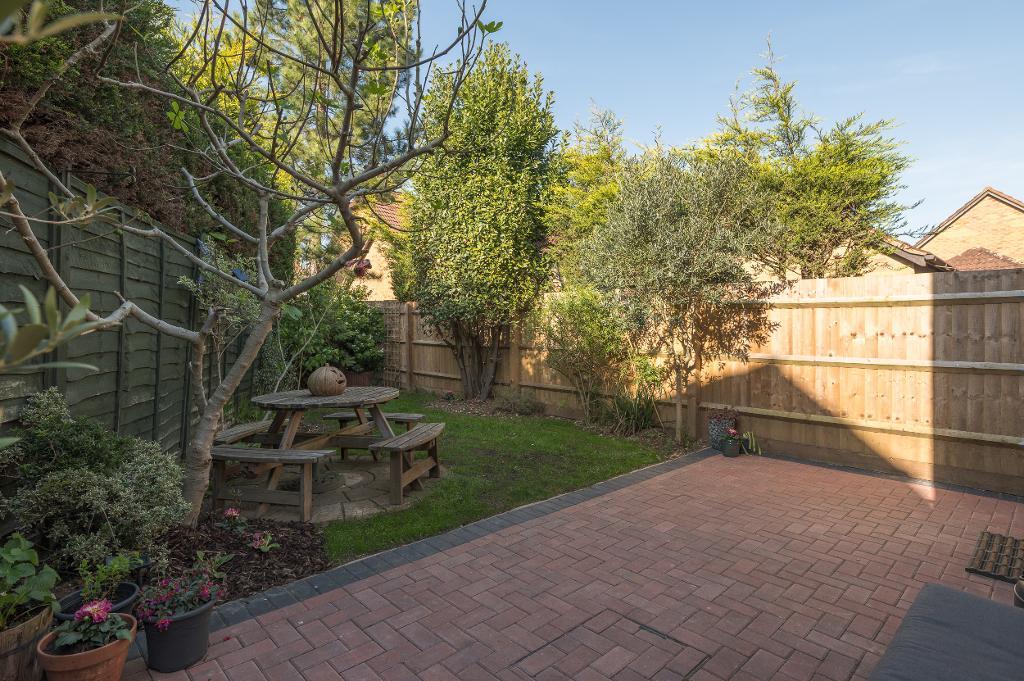 3 Bedroom Semi-Detached for Sale in Milton Keynes, MK4 1LR