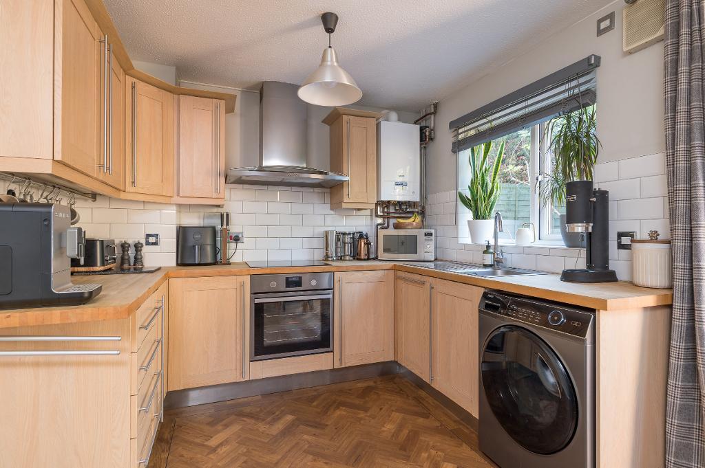 3 Bedroom Semi-Detached for Sale in Milton Keynes, MK4 1LR