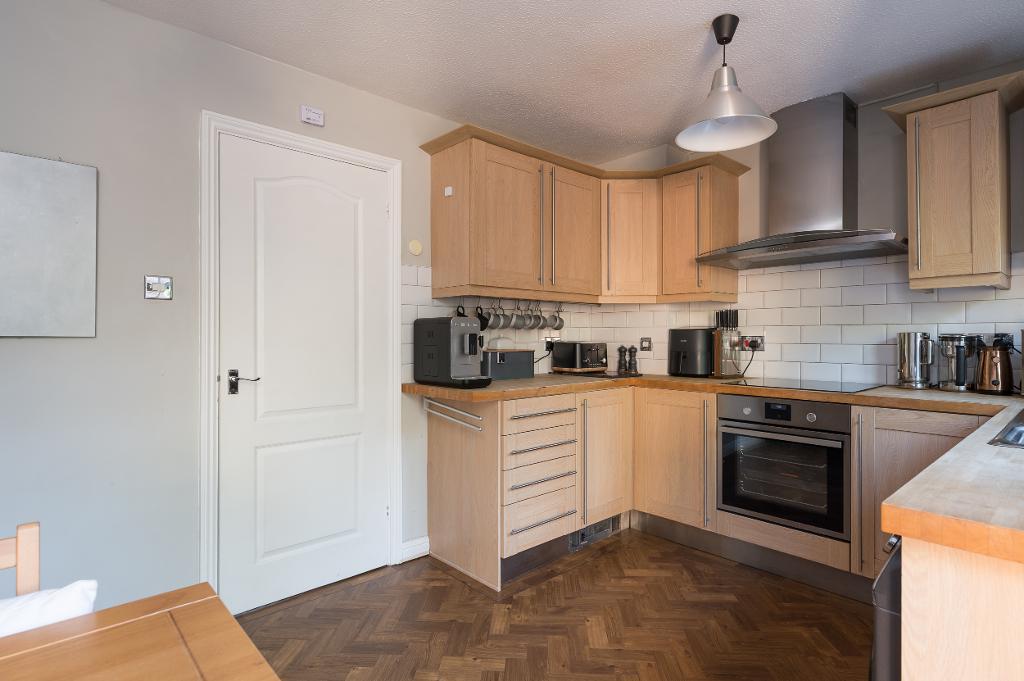 3 Bedroom Semi-Detached for Sale in Milton Keynes, MK4 1LR