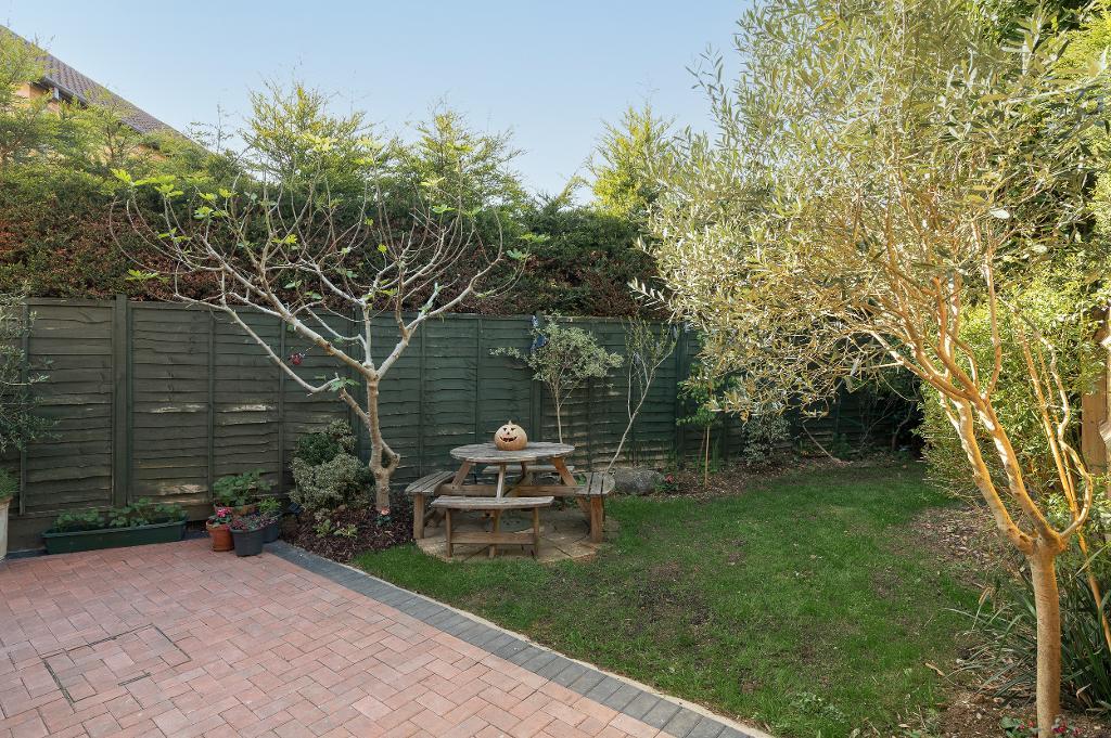 3 Bedroom Semi-Detached for Sale in Milton Keynes, MK4 1LR