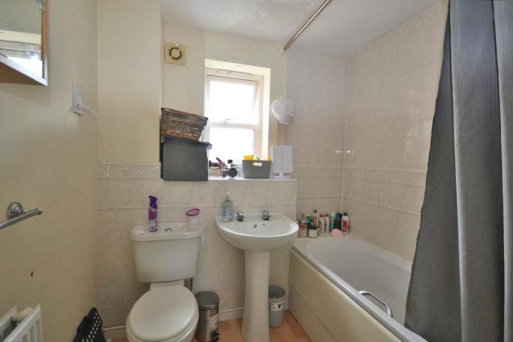 2 Bedroom Apartment to Rent in Milton Keynes, MK10 9PB