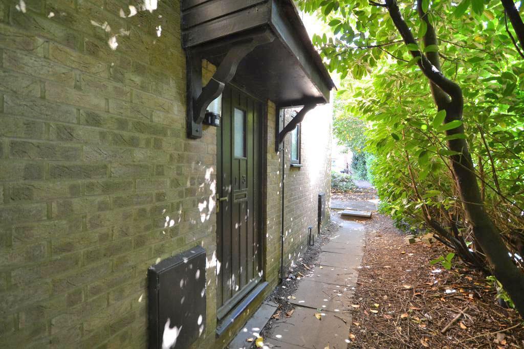 3 Bedroom Maisonette to Rent in Milton Keynes, MK6 2XJ