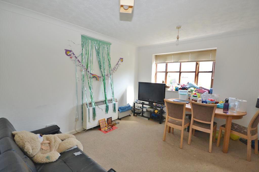 3 Bedroom Maisonette to Rent in Milton Keynes, MK6 2XJ