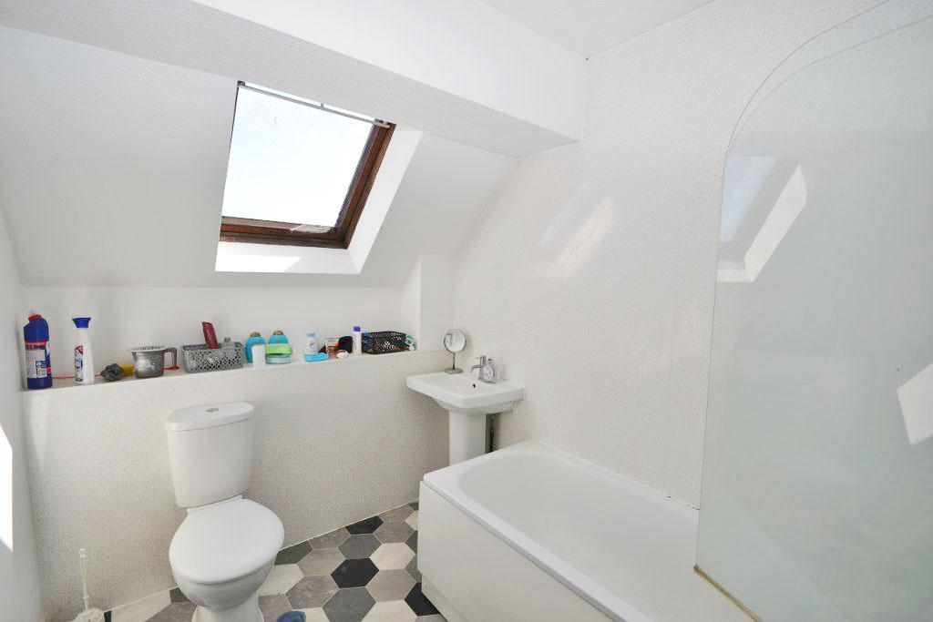 3 Bedroom Maisonette to Rent in Milton Keynes, MK6 2XJ