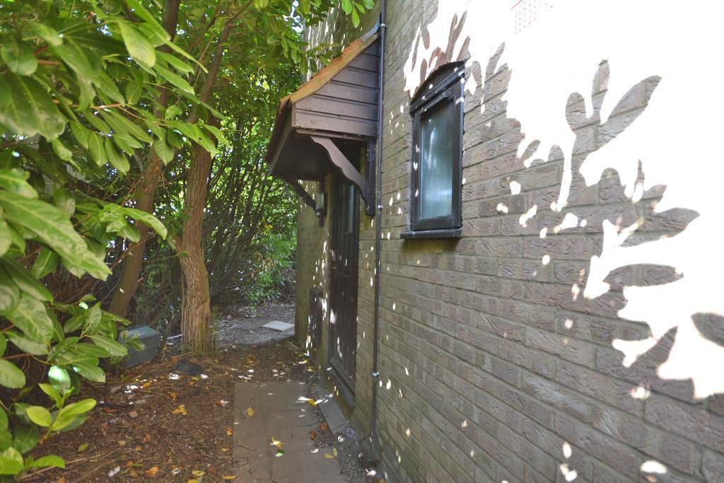 3 Bedroom Maisonette to Rent in Milton Keynes, MK6 2XJ