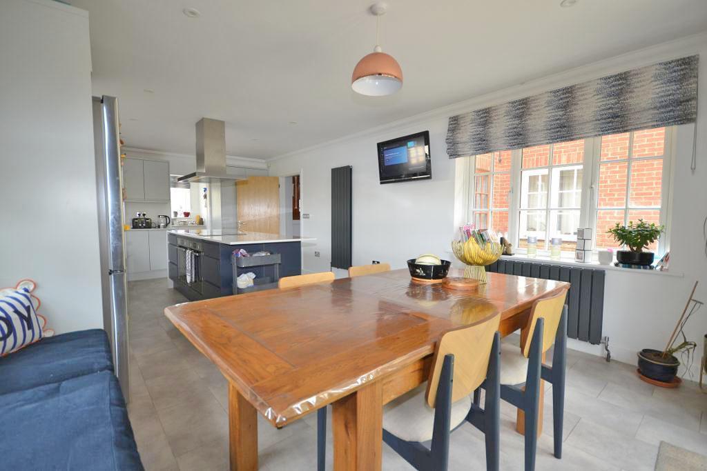 4 Bedroom Detached to Rent in Wavendon, MK17 8AR