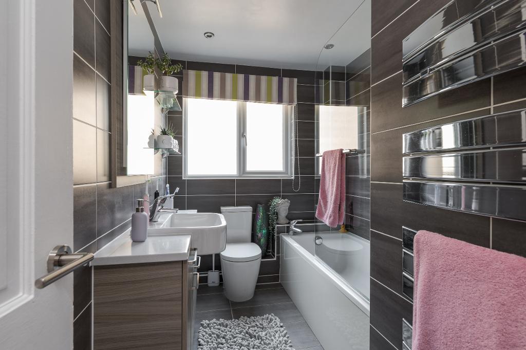 3 Bedroom Detached for Sale in Milton Keynes, MK3 7RQ