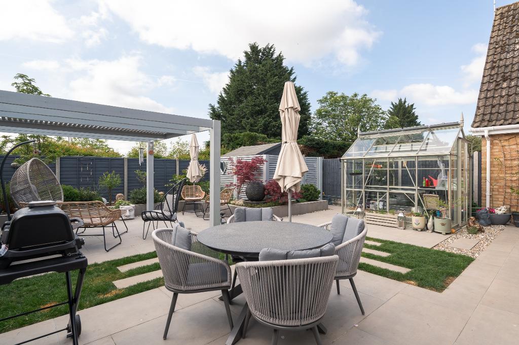 3 Bedroom Detached for Sale in Milton Keynes, MK3 7RQ