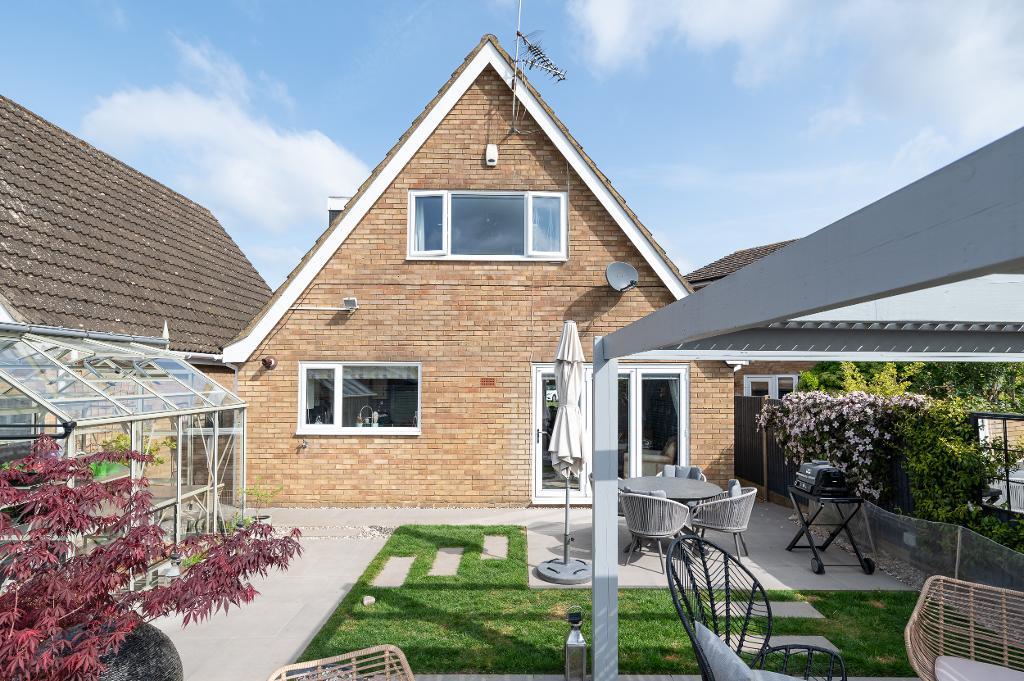 3 Bedroom Detached for Sale in Milton Keynes, MK3 7RQ