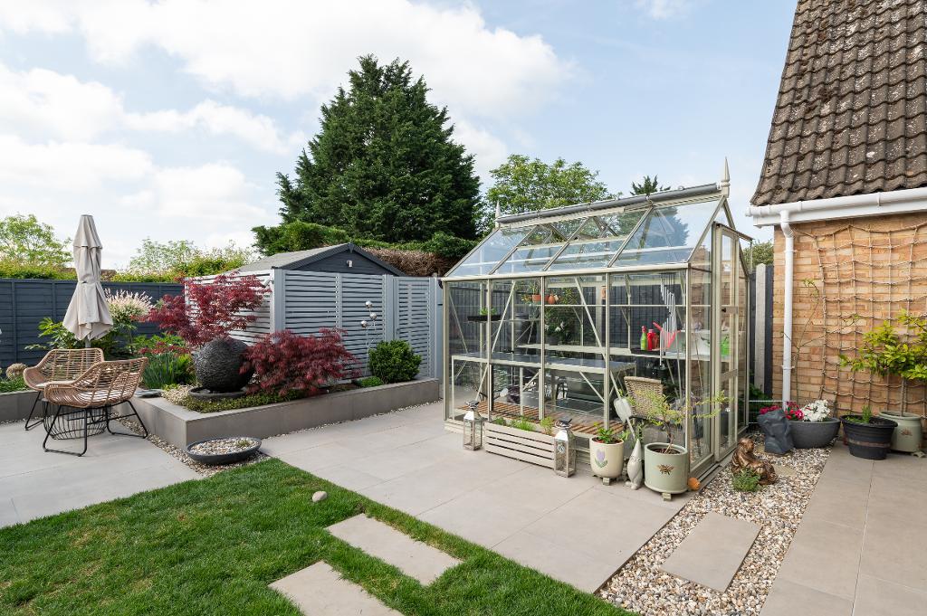 3 Bedroom Detached for Sale in Milton Keynes, MK3 7RQ