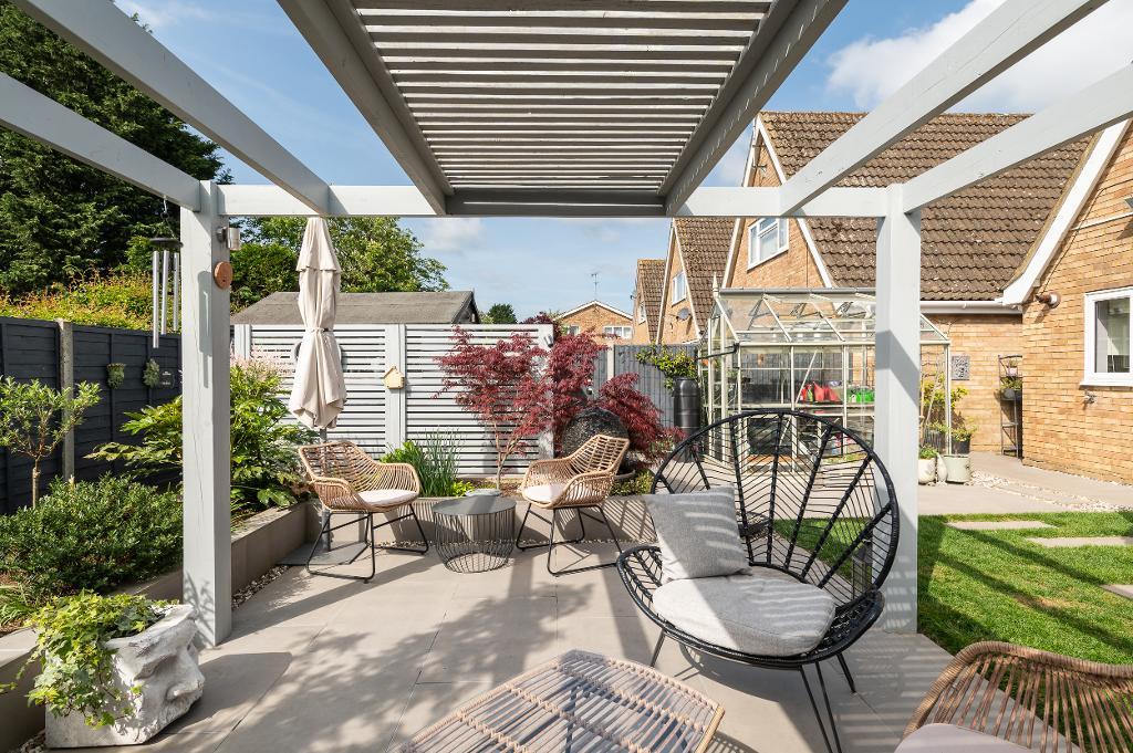 3 Bedroom Detached for Sale in Milton Keynes, MK3 7RQ