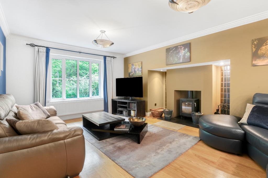 5 Bedroom Detached for Sale in Milton Keynes, MK7 8EY
