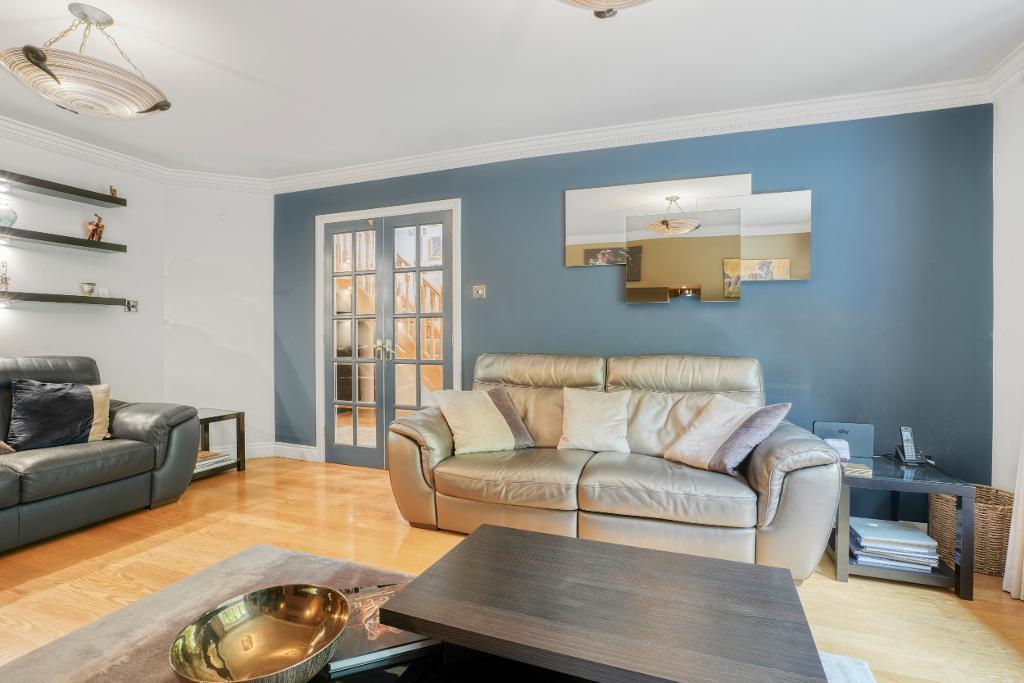 5 Bedroom Detached for Sale in Milton Keynes, MK7 8EY