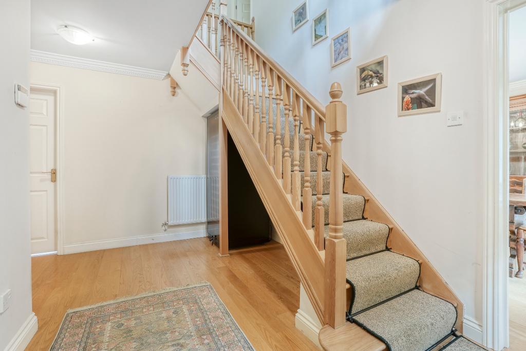 5 Bedroom Detached for Sale in Milton Keynes, MK7 8EY