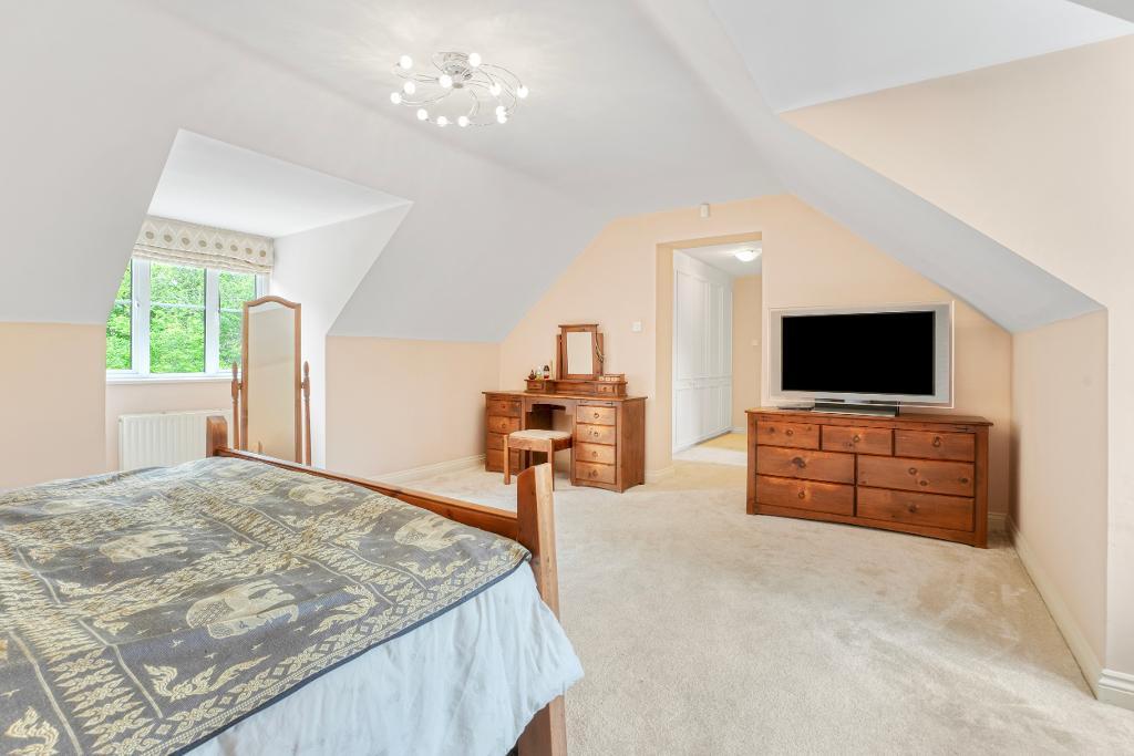 5 Bedroom Detached for Sale in Milton Keynes, MK7 8EY