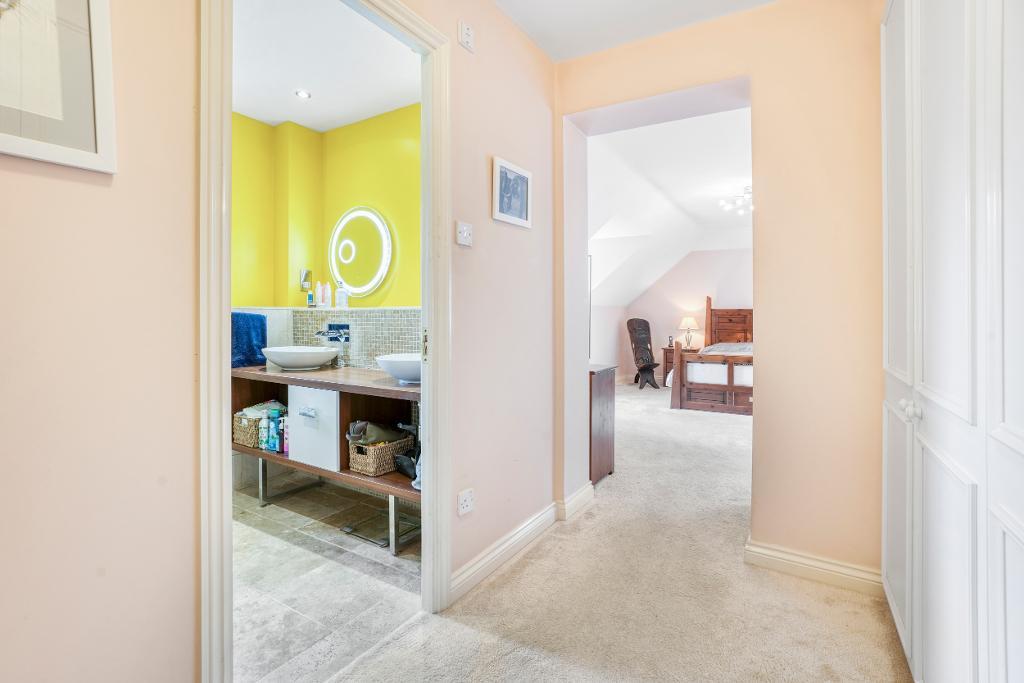 5 Bedroom Detached for Sale in Milton Keynes, MK7 8EY
