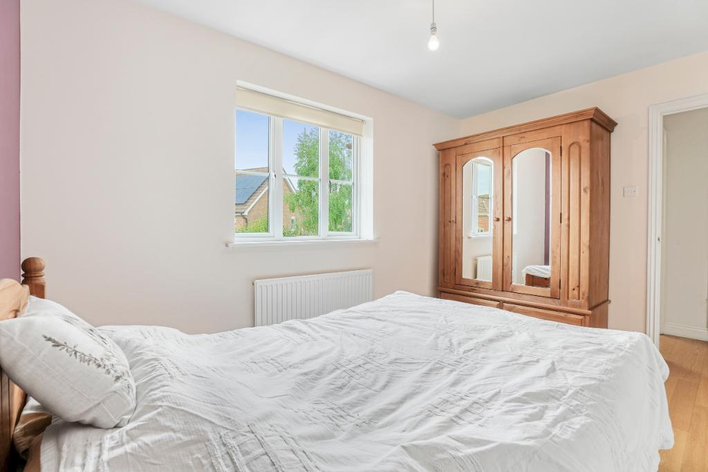 5 Bedroom Detached for Sale in Milton Keynes, MK7 8EY