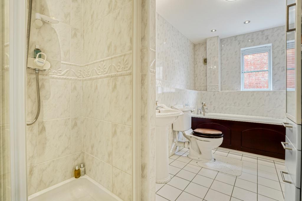 5 Bedroom Detached for Sale in Milton Keynes, MK7 8EY