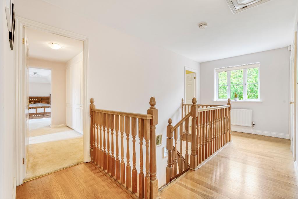 5 Bedroom Detached for Sale in Milton Keynes, MK7 8EY