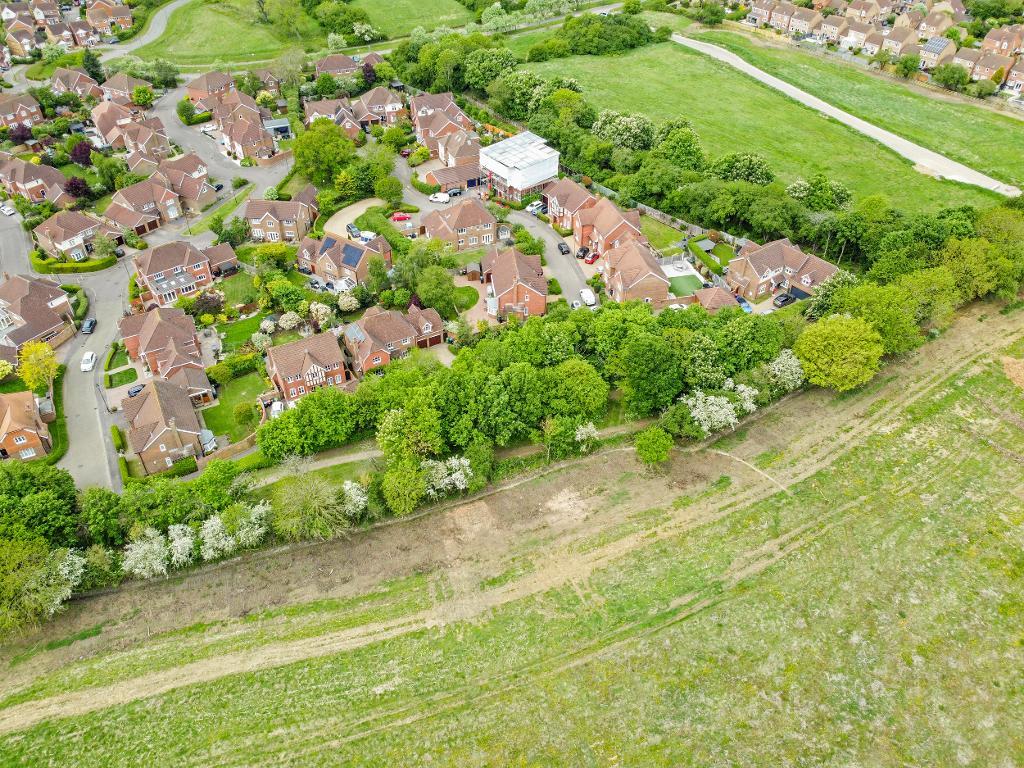 5 Bedroom Detached for Sale in Milton Keynes, MK7 8EY