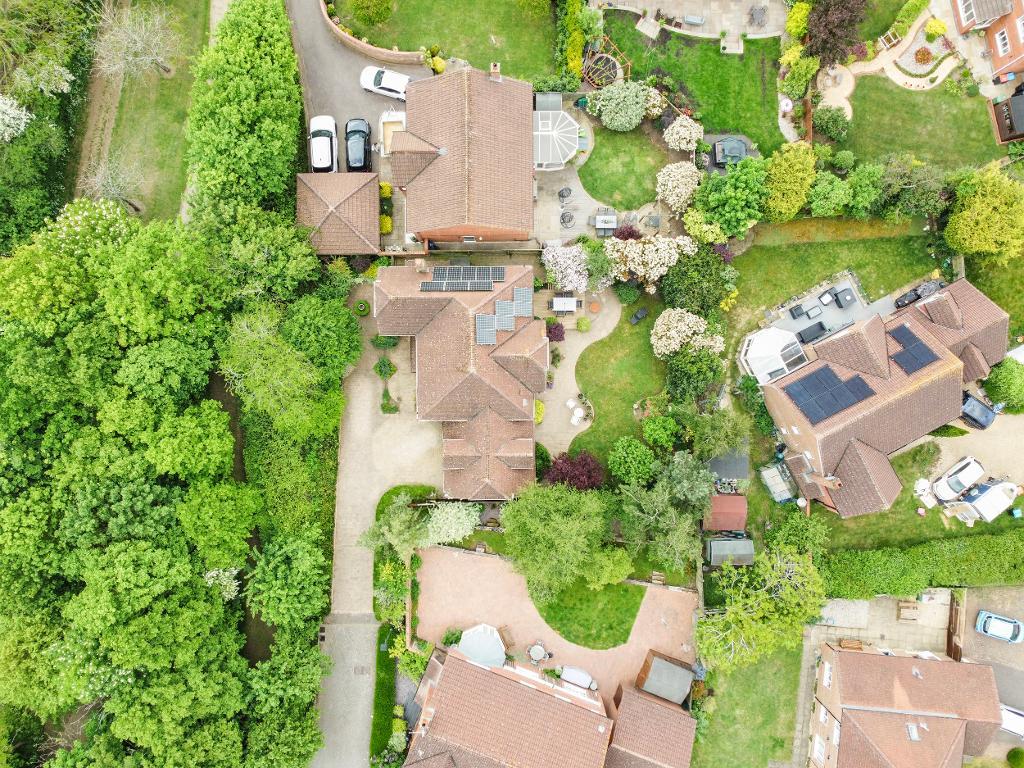 5 Bedroom Detached for Sale in Milton Keynes, MK7 8EY