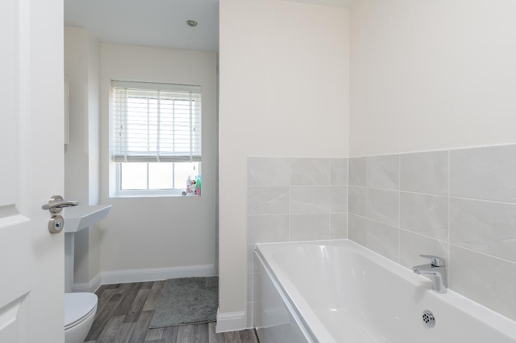 4 Bedroom Detached for Sale in Milton Keynes, MK17 9GR