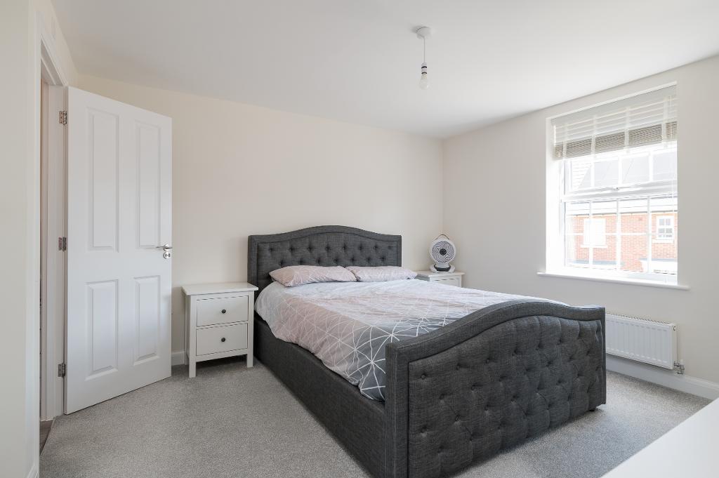 4 Bedroom Detached for Sale in Milton Keynes, MK17 9GR