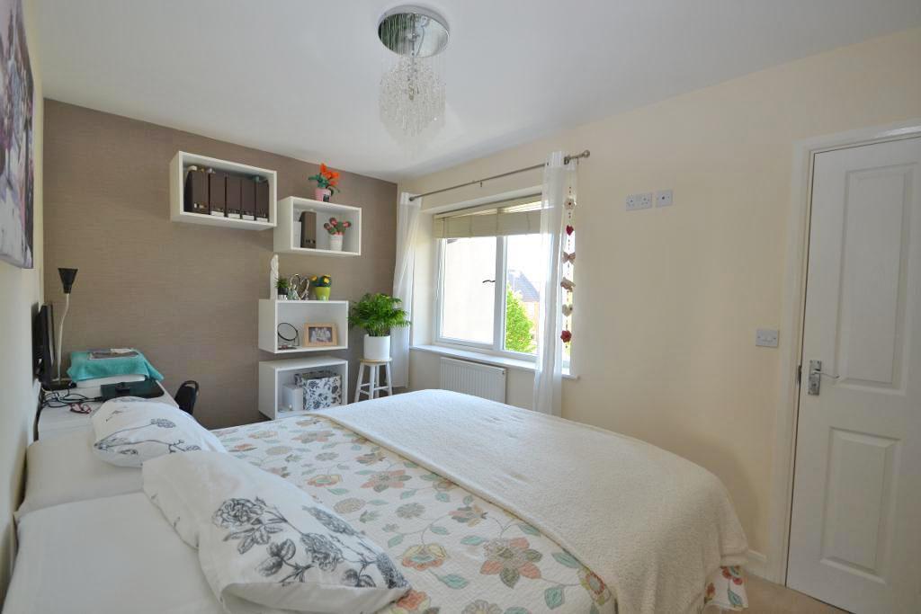 3 Bedroom Semi-Detached for Sale in Milton Keynes, MK4 4HY