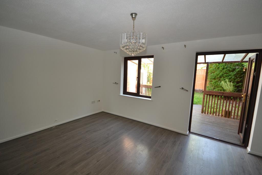 3 Bedroom Link-Detached to Rent in Milton Keynes, MK13 9DZ