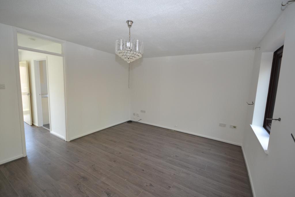 3 Bedroom Link-Detached to Rent in Milton Keynes, MK13 9DZ