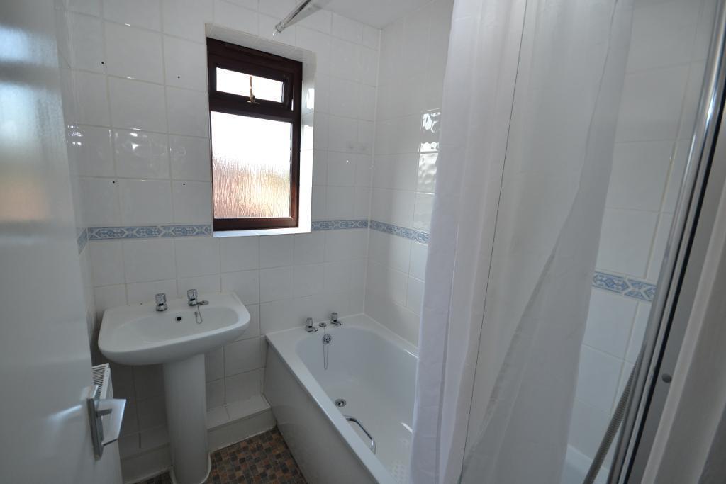 3 Bedroom Link-Detached to Rent in Milton Keynes, MK13 9DZ