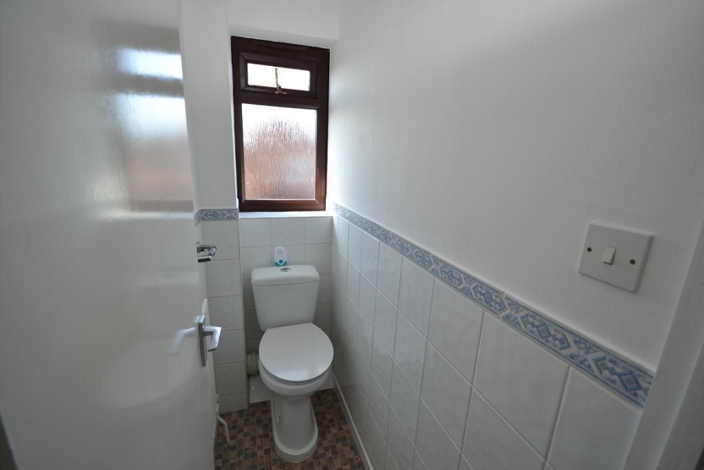 3 Bedroom Link-Detached to Rent in Milton Keynes, MK13 9DZ