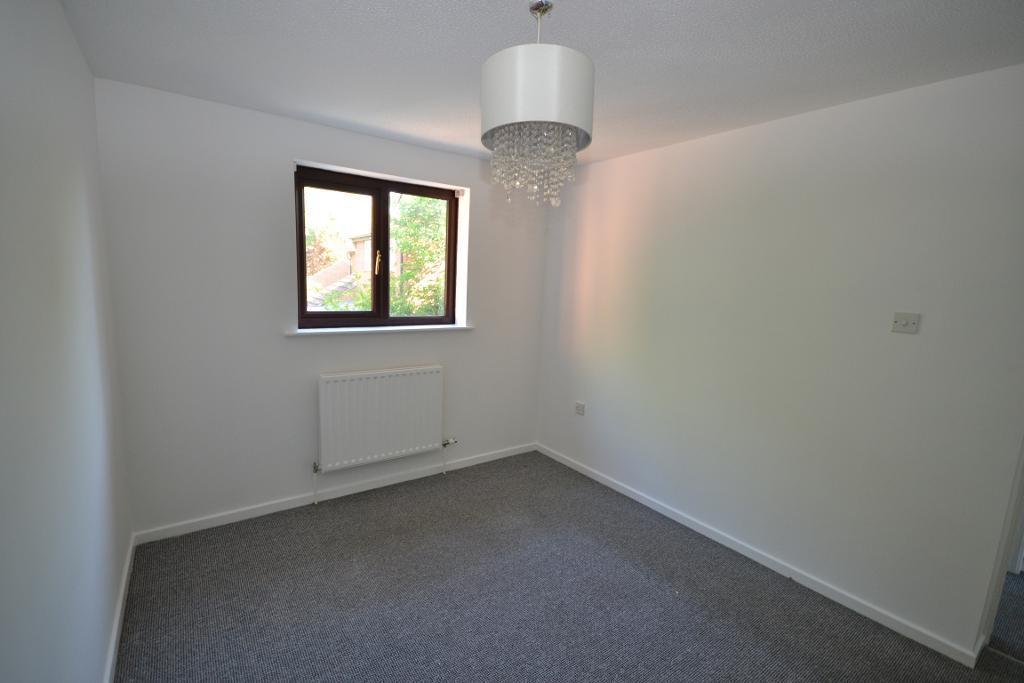 3 Bedroom Link-Detached to Rent in Milton Keynes, MK13 9DZ
