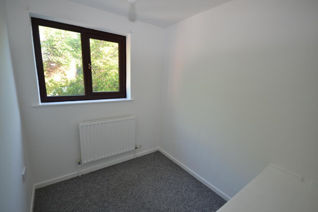 3 Bedroom Link-Detached to Rent in Milton Keynes, MK13 9DZ