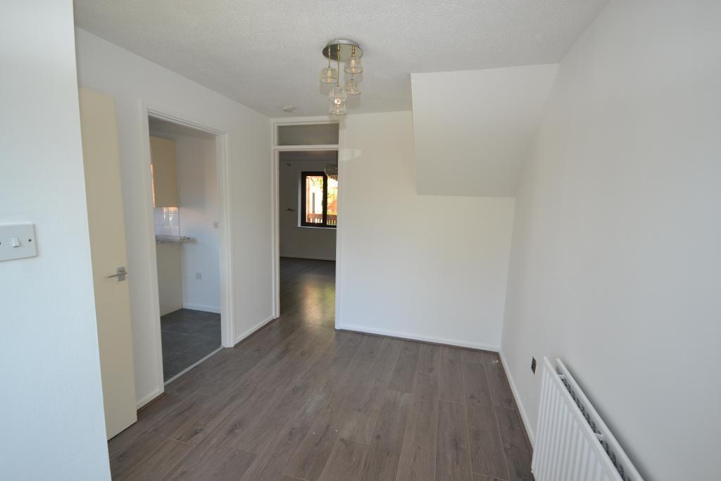 3 Bedroom Link-Detached to Rent in Milton Keynes, MK13 9DZ