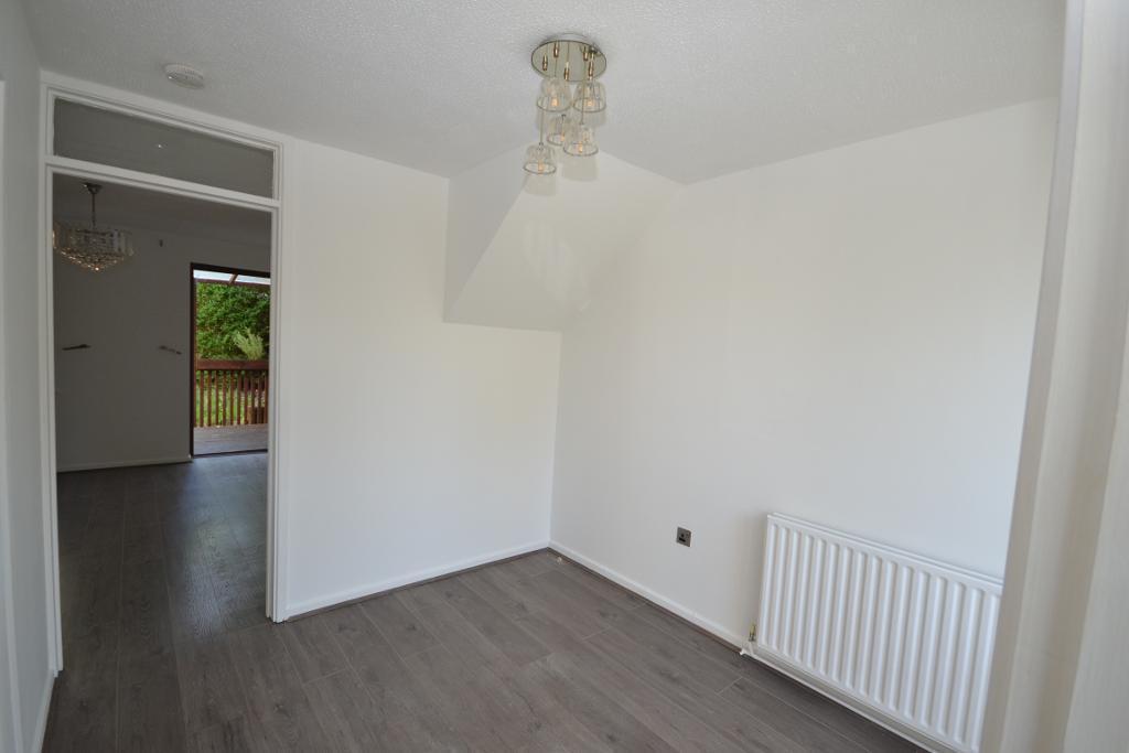 3 Bedroom Link-Detached to Rent in Milton Keynes, MK13 9DZ