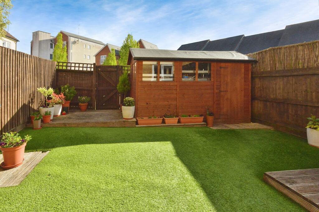 3 Bedroom Semi-Detached for Sale in Milton Keynes, MK4 4HY
