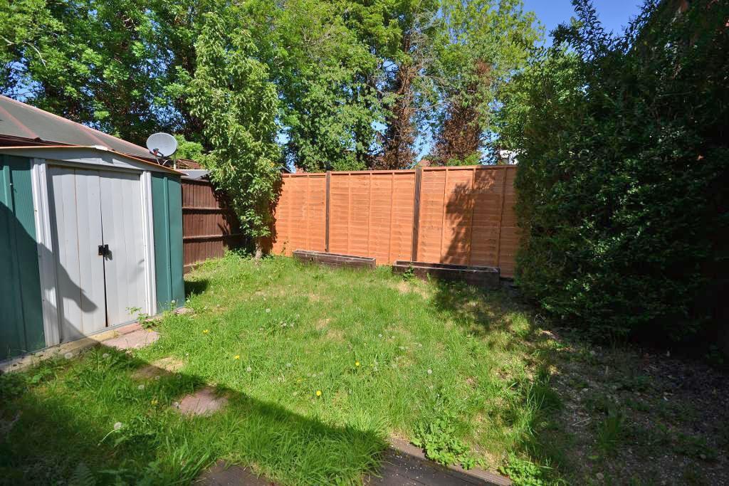 3 Bedroom Link-Detached to Rent in Milton Keynes, MK13 9DZ