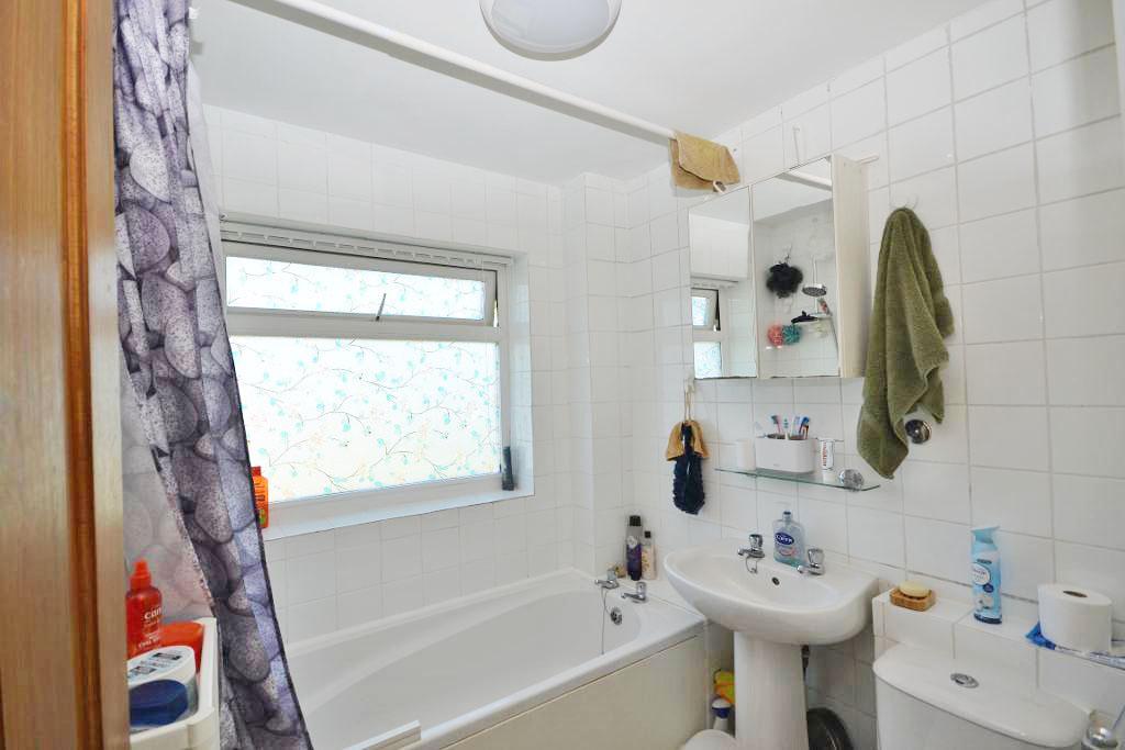 3 Bedroom End Terraced for Sale in Milton Keynes, MK3 7PN