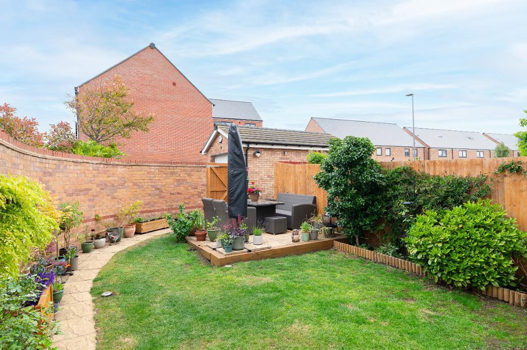 4 Bedroom Semi-Detached for Sale in Milton Keynes, MK10 7JZ