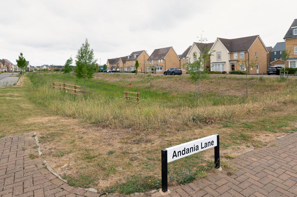 4 Bedroom Semi-Detached for Sale in Milton Keynes, MK10 7JZ