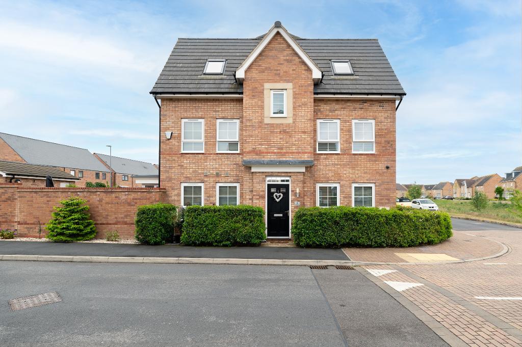 4 Bedroom Semi-Detached for Sale in Milton Keynes, MK10 7JZ