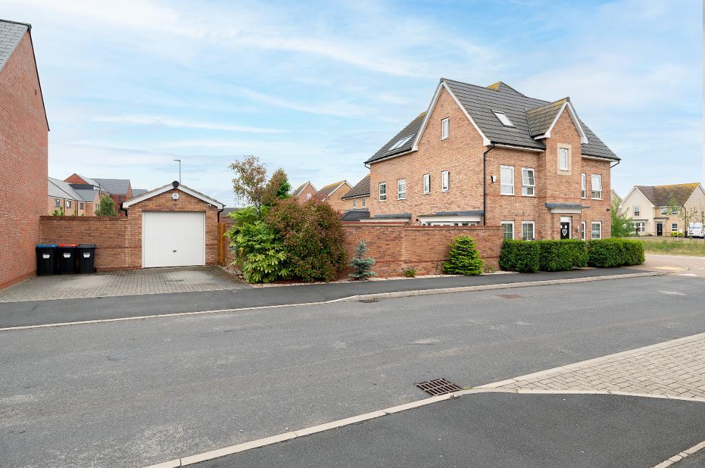 4 Bedroom Semi-Detached for Sale in Milton Keynes, MK10 7JZ