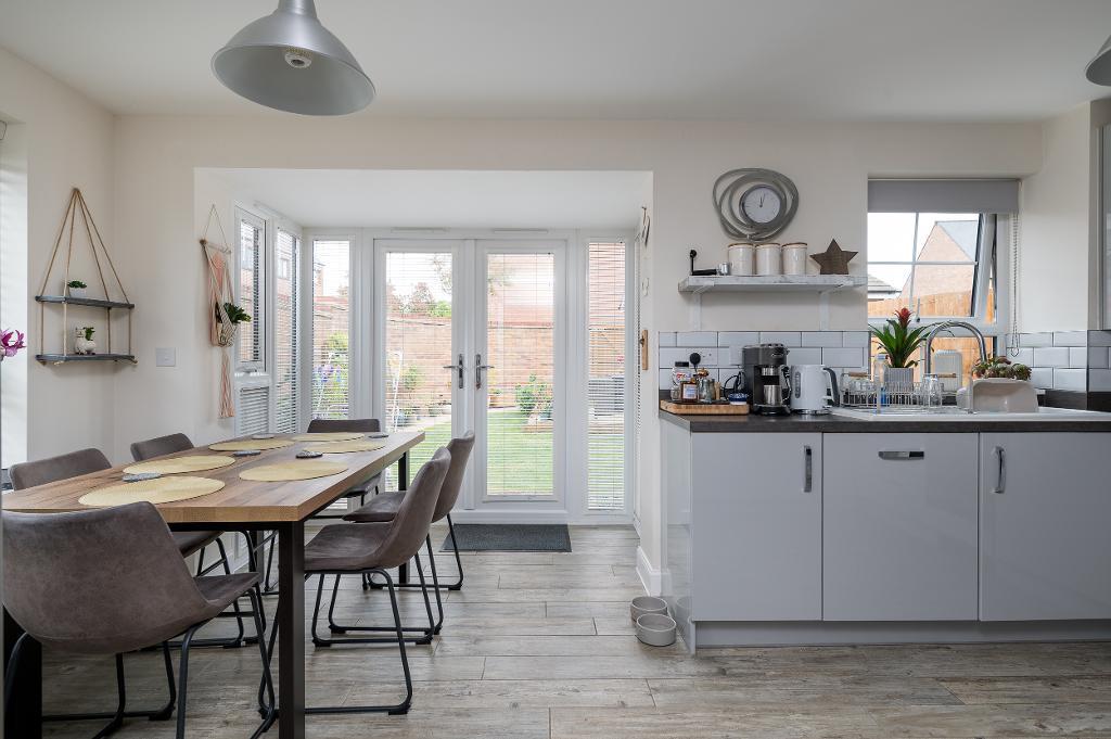 4 Bedroom Semi-Detached for Sale in Milton Keynes, MK10 7JZ