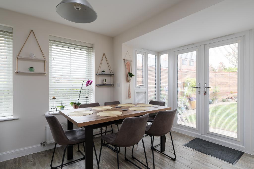 4 Bedroom Semi-Detached for Sale in Milton Keynes, MK10 7JZ