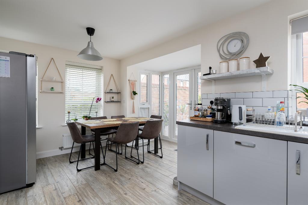 4 Bedroom Semi-Detached for Sale in Milton Keynes, MK10 7JZ