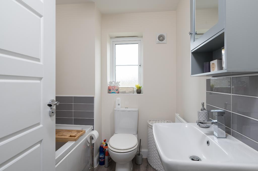 4 Bedroom Semi-Detached for Sale in Milton Keynes, MK10 7JZ