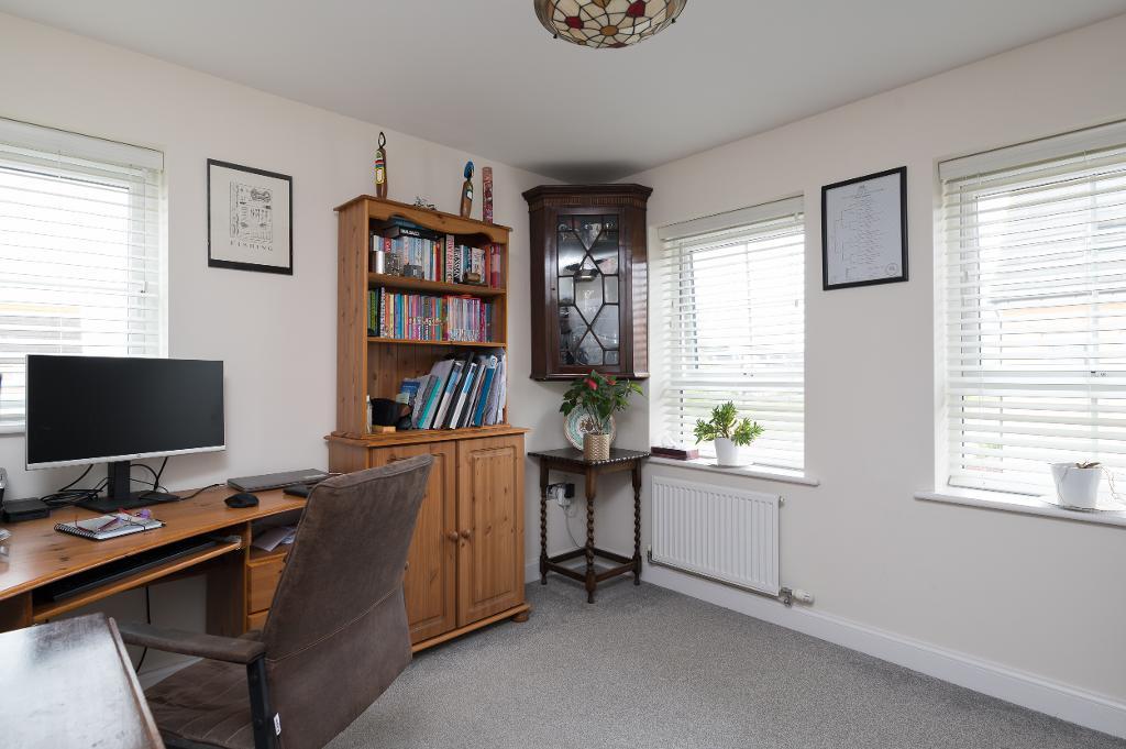 4 Bedroom Semi-Detached for Sale in Milton Keynes, MK10 7JZ